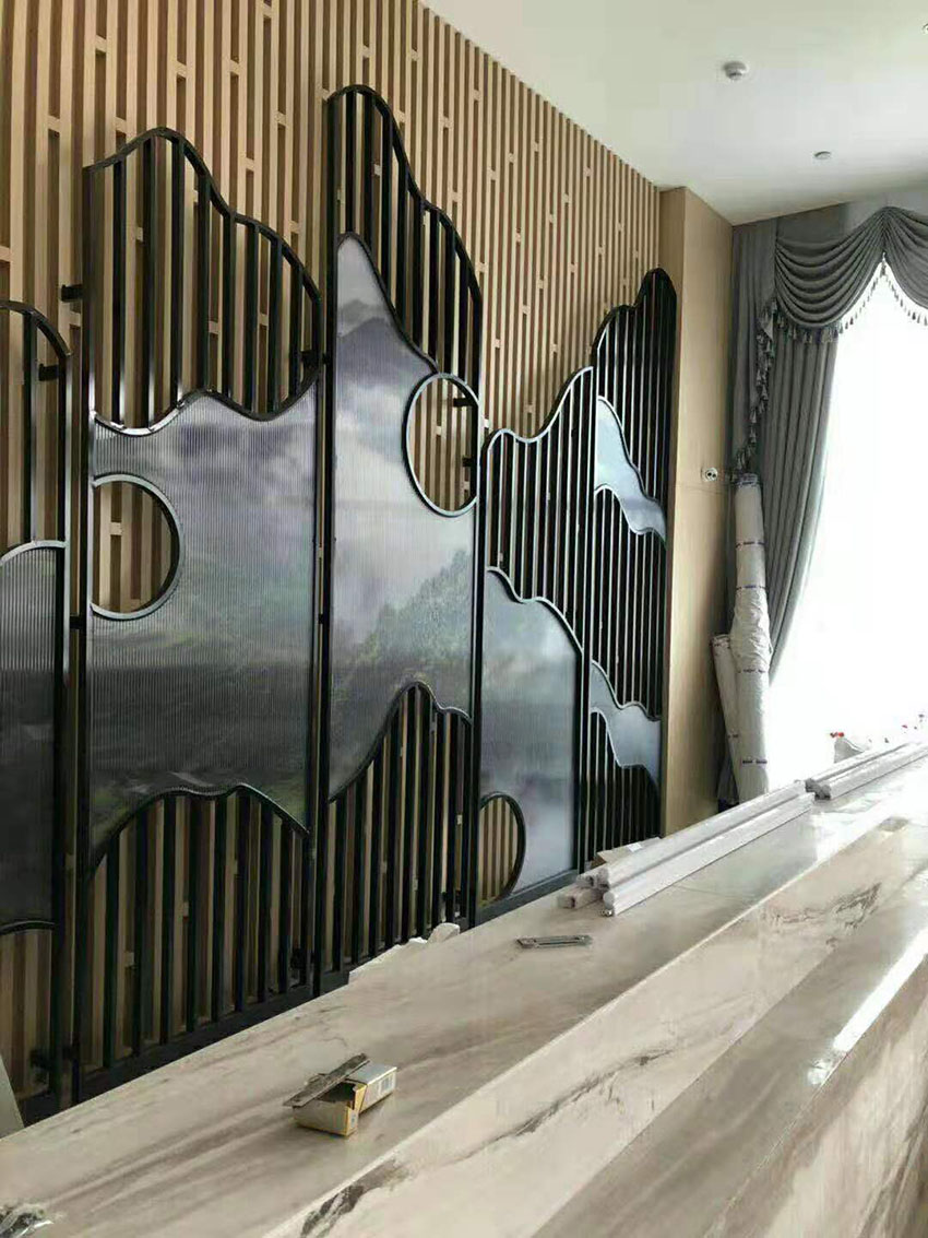 金属屏风